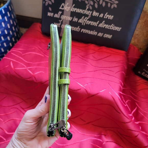 Leather Wallet. Light olive green color - Picture 13 of 16